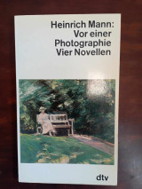 Vor einer Photographie