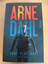 Fünf plus drei