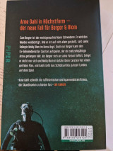 Fünf plus drei : Kriminalroman