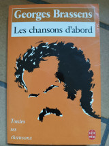 Les chansons d'abord